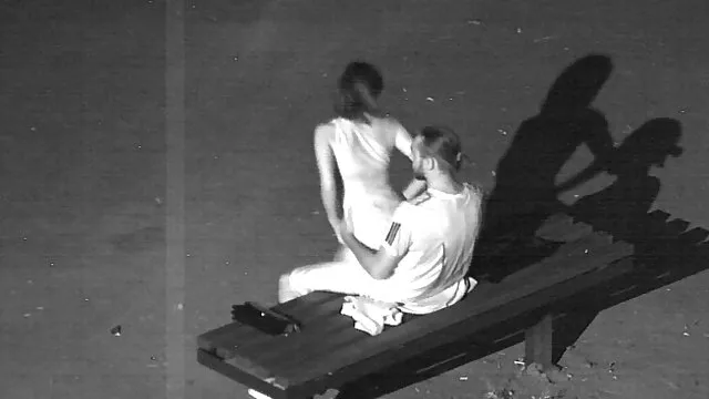 魅力的な物体モデルのコルセット、喫煙左のqrコードを読み面接 動画 女性 アダルト