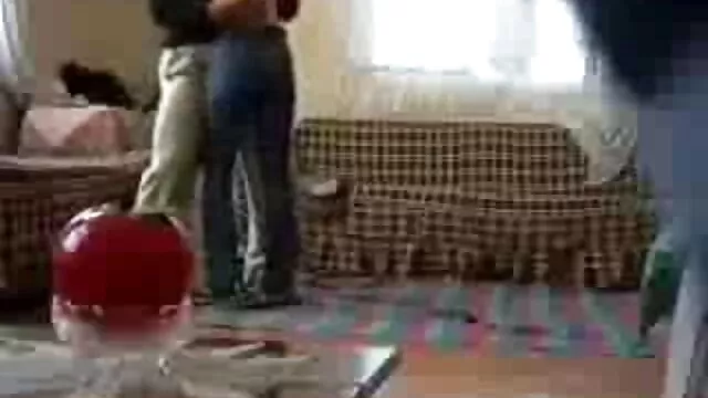 美しいブロンドは、ポルノキャスティングで騎乗位で犯されます。 女性 の 為 の エロ 動画