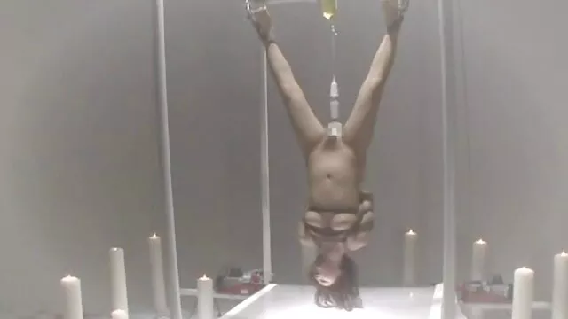 大きなシリコーンの胸と丸いお尻に刺激された男は、彼の友人の喜びを明らかにし、ヤギを揚げ、成熟し、うめき声を上げた 女性 用 アダルト 動画