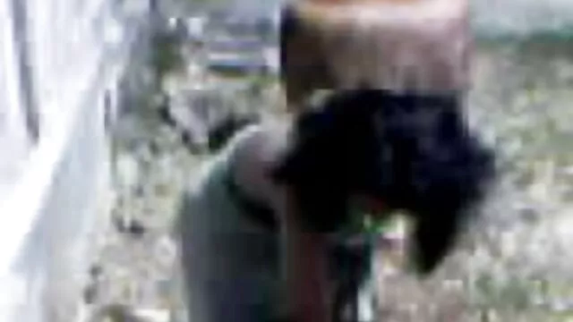 ランジェリーでセクシーなお母さんは、彼女自身の子供たちが再びポルノを見ていたと聞いて、彼が本当のセックスがどのようなものであるかを見るために時間が来ていたので、彼の部屋に入った。 女子 むけ エロ 動画