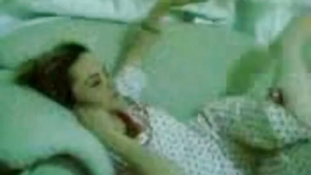 クレイジーな男は車の中でパンティーで自慰行為をする。 女性 専用 無料 エロ