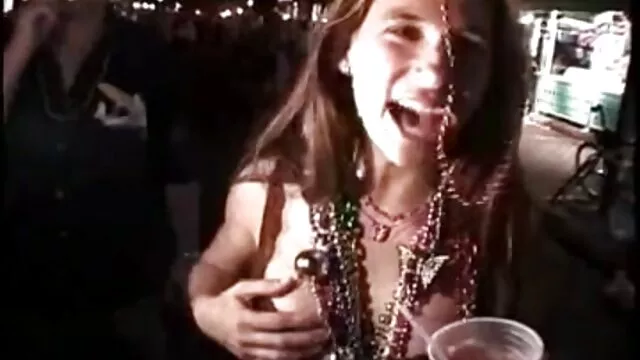 ジューシーなお尻で金髪のニンフと一緒に働く強いwomanizer 女性 専用 無料 エロ