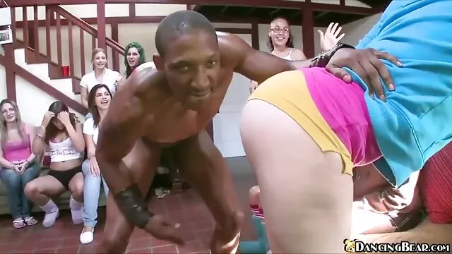セックスはav女優によって行われます。 女の子 向け エロ 動画
