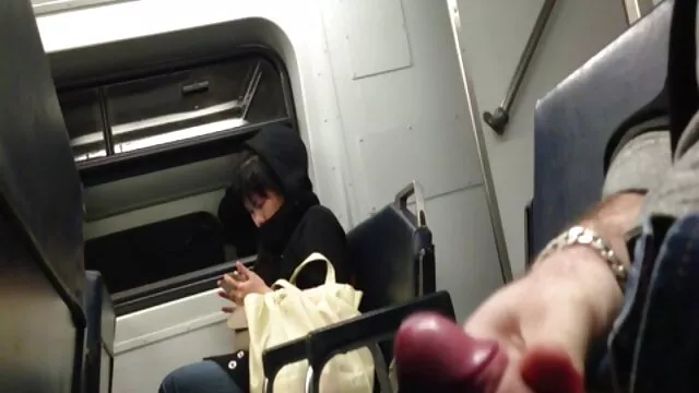 短い髪とBrattyとブルネットはポルノエージェントを吸う。 無料 エロ 動画 エッチ ネット