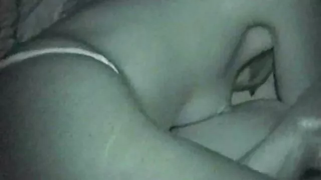 大きなおっぱいを持つチェコの赤毛は、禿げた男が彼女のパンティーに指を使ったときに非常に角質であり、完全に服を脱いだとき、彼はテーブルの上に彼女を置き、彼女の猫で彼女のハードファックした母親。 女性 の ため 無料 アダルト