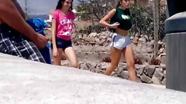 二つのロシアの学生は素敵な男とお尻で試してみてください。 女の子 向け エロ 動画