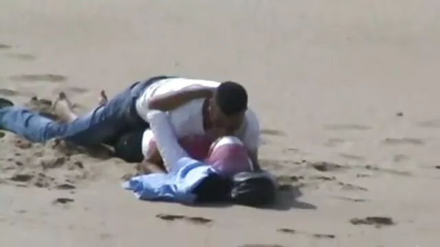 村の女の子の家は、古い信者のコミュニティから控えめで、街から裕福な紳士は、倉庫にあった エロ い 動画 女子 向け