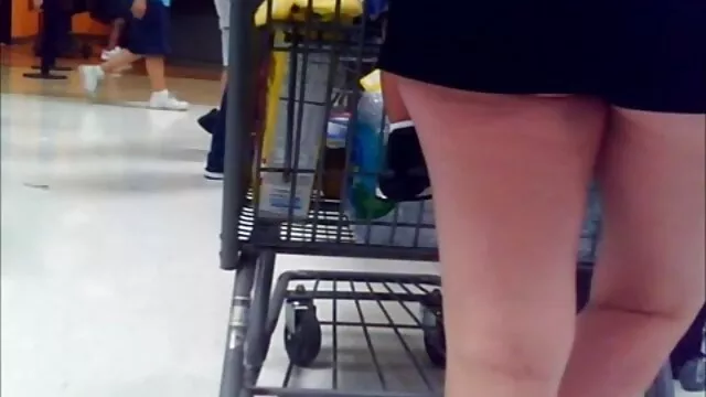 ダーシーは横柄なピンクのディルドを見つけ、裏庭でそれを試してみました。 女子 の ため の 無料 エロ 動画
