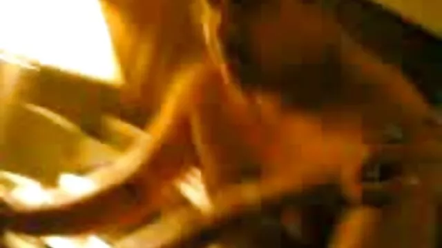 男は女性を驚かせ、彼女にポルノのランジェリーのセットを与えることに決めました、そして隣人の巨乳クランチは彼がこれをするのを助けます、しかし、二人の夫の間の会合で、火花が勃発し、荒い男は堕落したふしだらな女に当たります。 女性 向け 動画 エロ