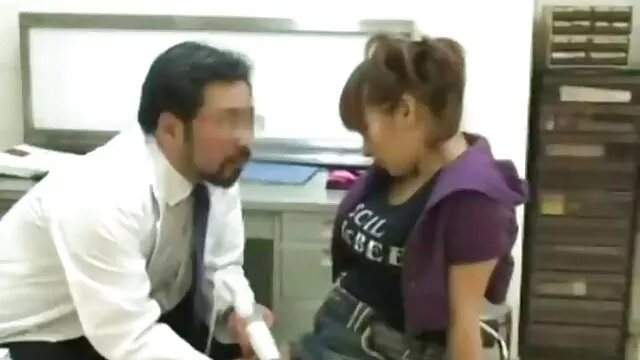 お菓子のバスケットを持つ美しい若い女性は、男のディックに彼女の猫を持っていました。 エロ 動画 女性 用 無料