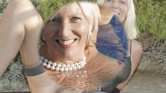 男は安いふしだらな女と内部の猫をファックする 動画 女性 アダルト